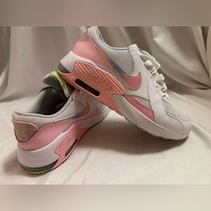 Nike Air Max Excee (GS) in White Arctic Punch Colorway size 5Y/6.5 Women’s